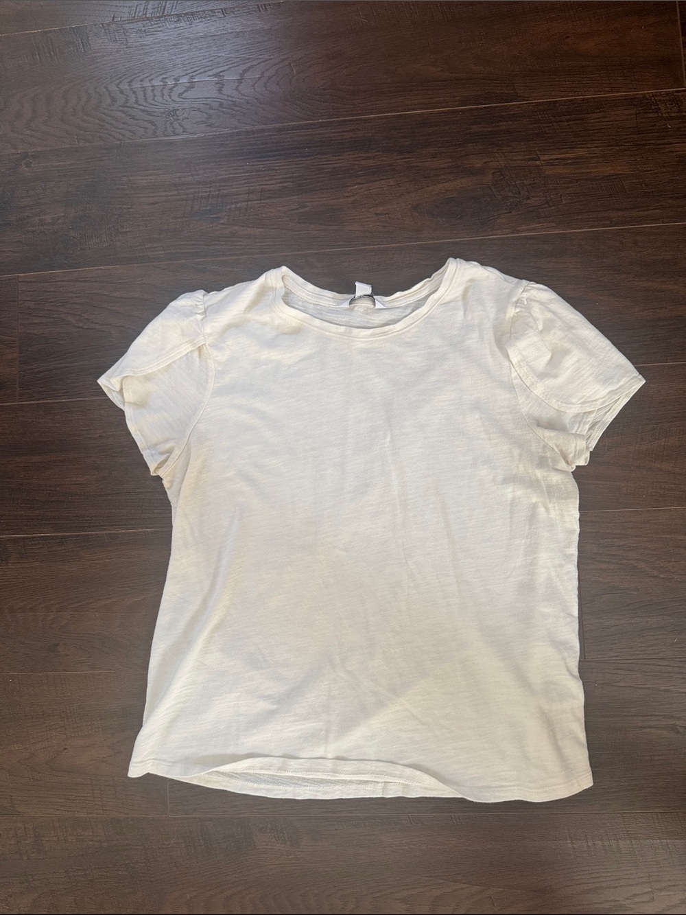 Nine West flutter sleeve Crewneck Tee in Ivory